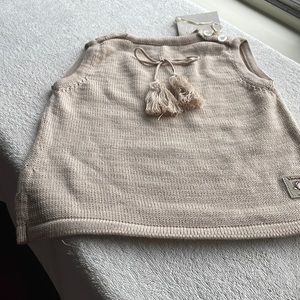 Short sleeve top brand new from bloom. 💯cotton fits 18-24 months